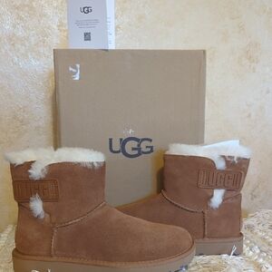 UGG NIB MINI Bailey Tab Shearling Boots 7
